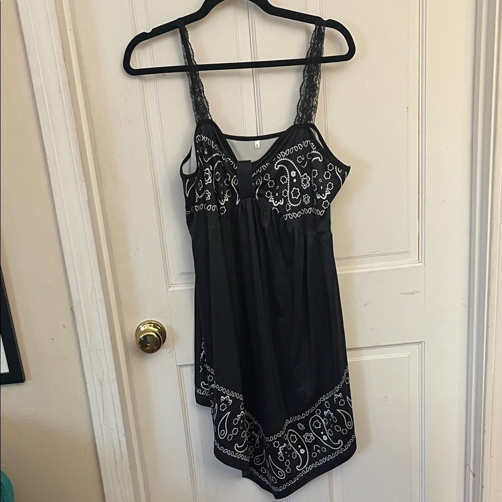 SHEIN Black Paisley Lace-Trim Maxi Dress